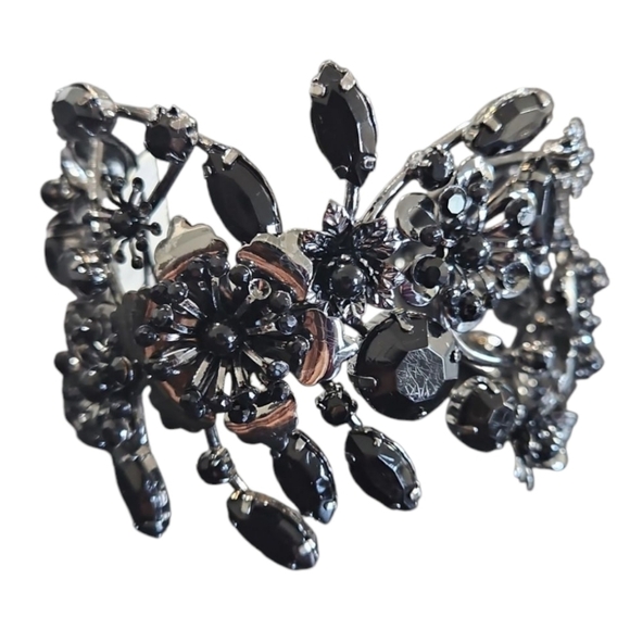 NWT WHBM Cuff Bracelet Floral Pattern Black Color Stones - Picture 6 of 9
